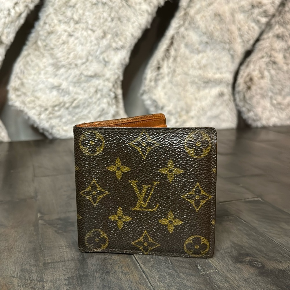Louis Vuitton Bifold Mens Wallet